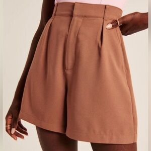 Abercrombie and Fitch Sloane Tailored Short in Light Brown in XS